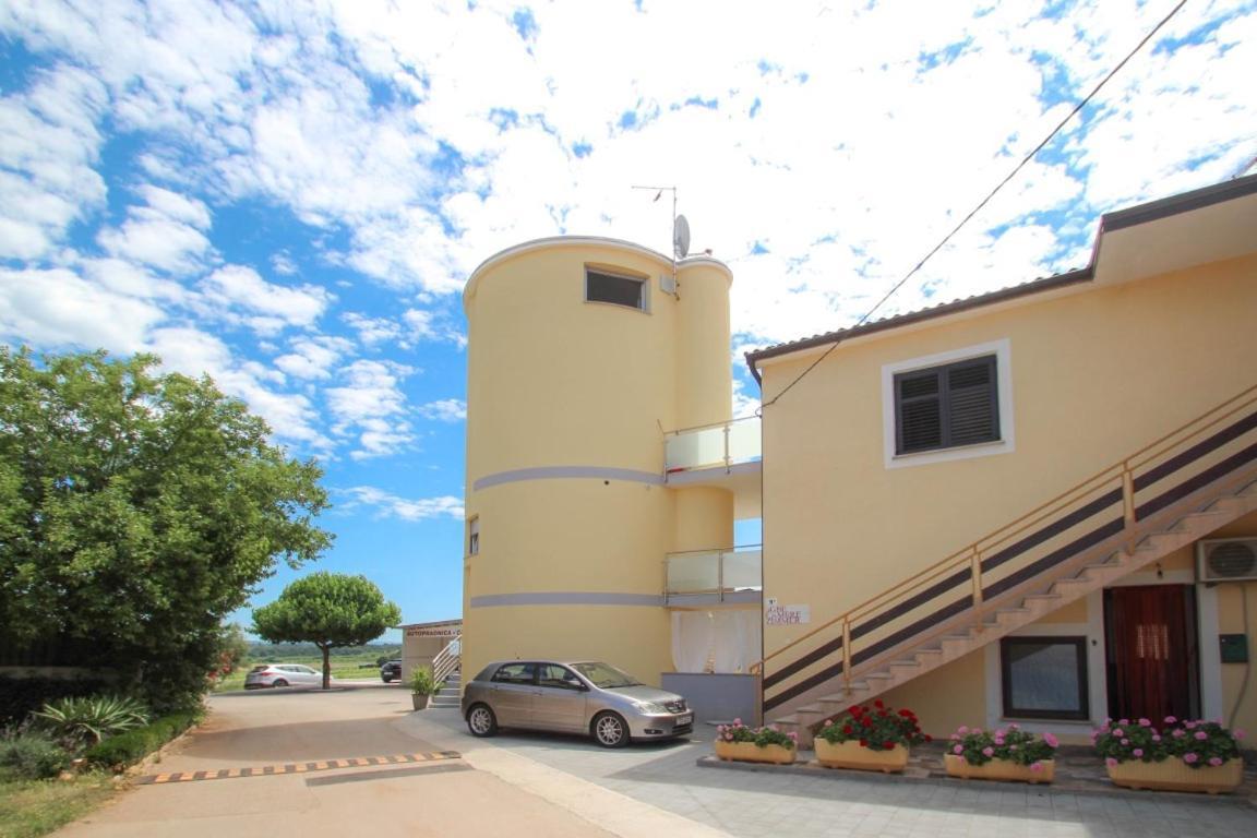 Silos Mare Apartment Novigrad  ภายนอก รูปภาพ